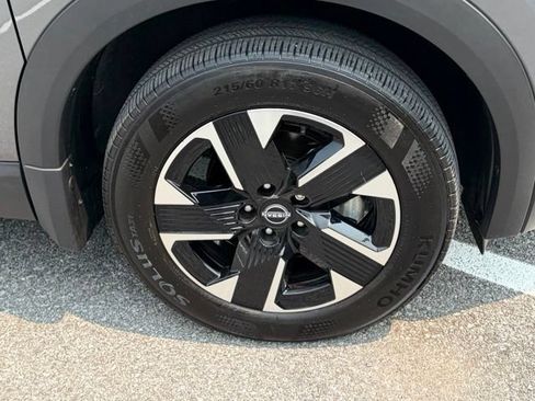 Certified 2025 Nissan Kicks SV AWD/4WD image 10