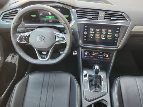 Used 2022 Volkswagen Tiguan SE R-Line FWD image 26