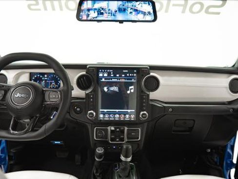 Used 2021 Jeep Gladiator Sport image 23