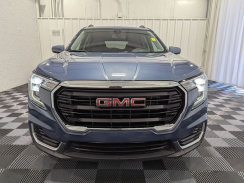 Used 2024 GMC Terrain SLE w/ Driver Convenience Package AWD/4WD image 4