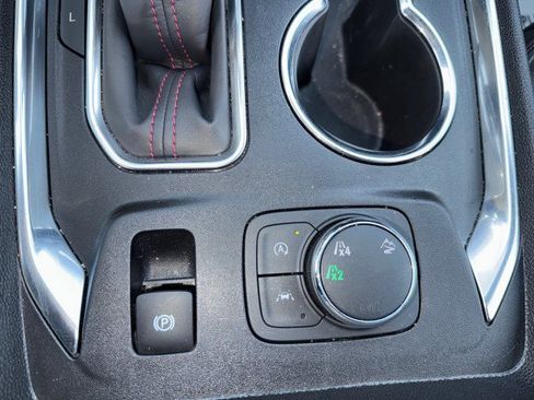 Used 2023 Chevrolet Traverse RS image 21