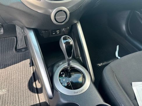 Used 2016 Hyundai Veloster FWD image 6