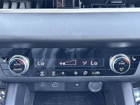 Used 2024 Mitsubishi Outlander SE image 24