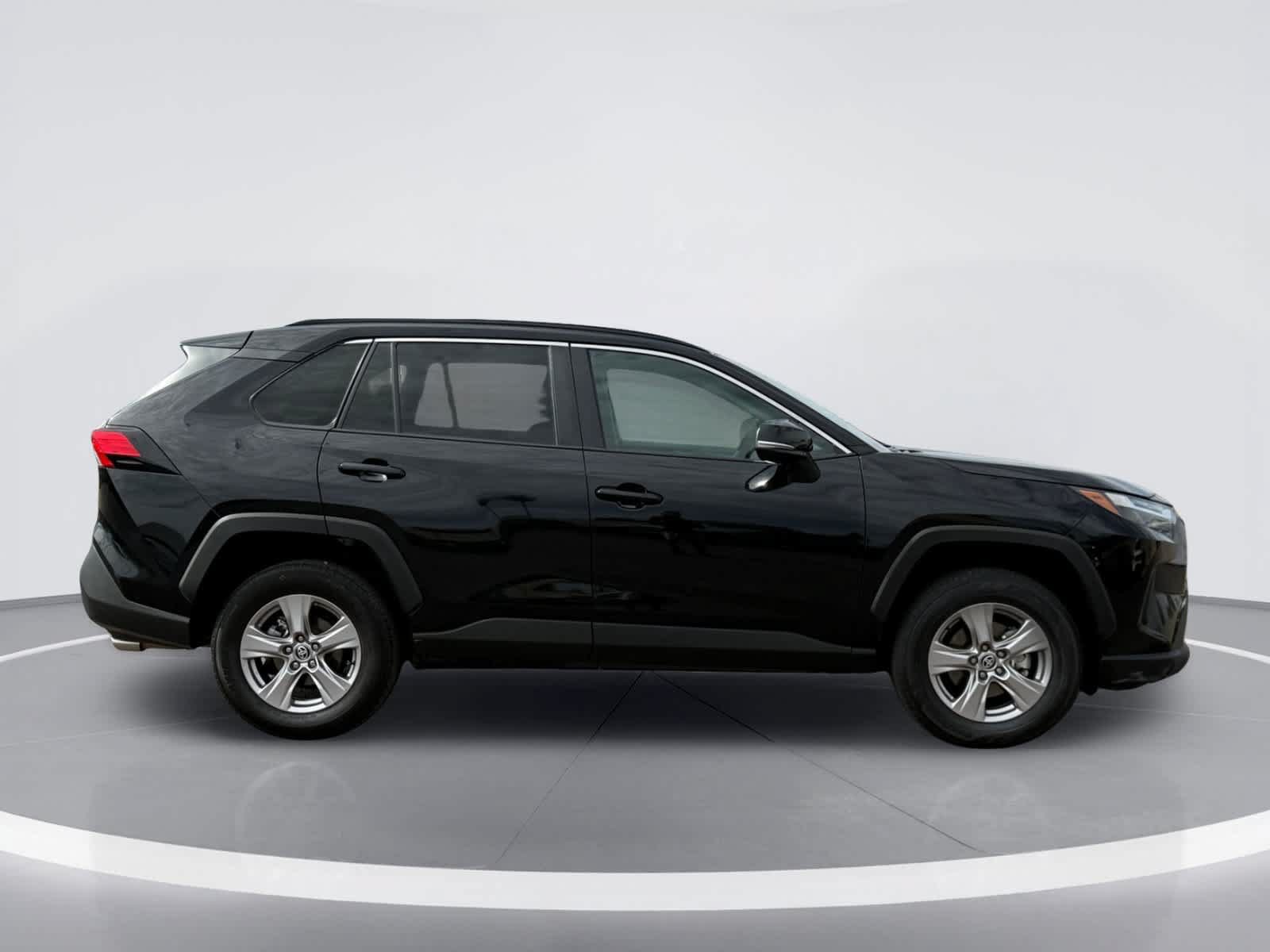 Used 2025 Toyota RAV4 XLE FWD image 10