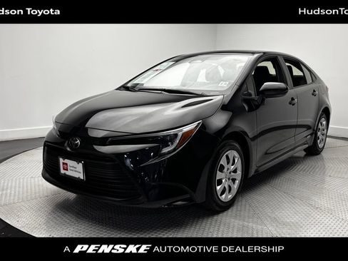 Used 2026 Toyota Corolla LE AWD/4WD image 1