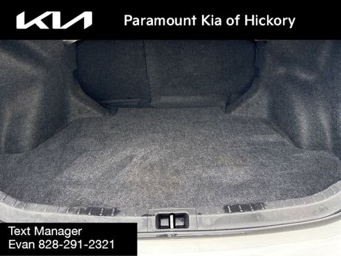 Used 2019 Toyota Corolla L image 10