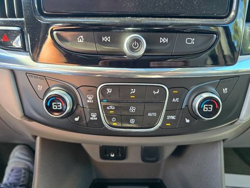 Used 2018 Chevrolet Traverse Premier image 21