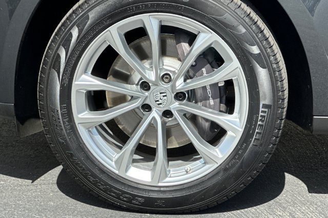 Used 2023 Porsche Macan AWD/4WD image 25