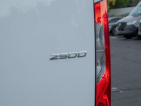 Used 2025 Mercedes-Benz Sprinter 2500 image 7