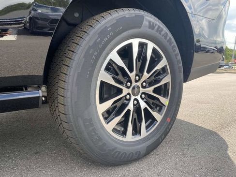 New 2025 Ford Expedition Max Platinum image 9