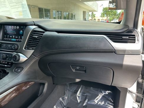 Used 2019 Chevrolet Suburban LT RWD image 24