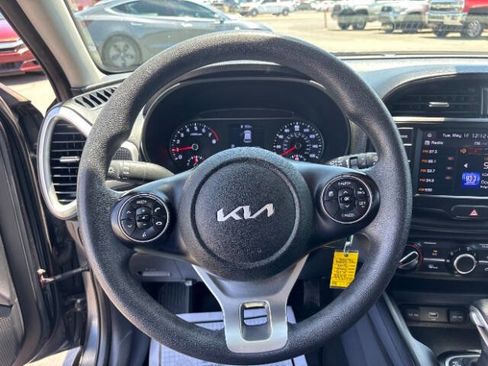 Used 2022 Kia Soul LX w/ Technology Package FWD image 14