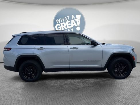 Used 2023 Jeep Grand Cherokee L Laredo w/ Trailer Tow Group (B) AWD/4WD image 2