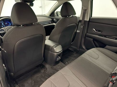 Used 2025 Hyundai Elantra SE image 19