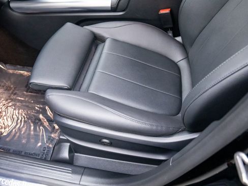 Used 2025 Mercedes-Benz GLA 250 4MATIC w/ Exclusive Package image 17