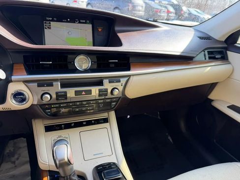 Used 2017 Lexus ES 300h FWD image 18