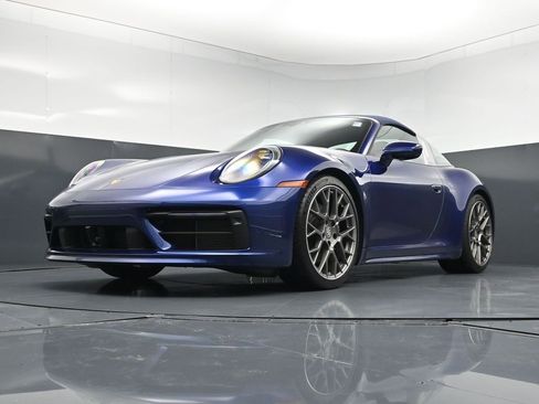 Certified 2024 Porsche 911 Targa 4S w/ Premium Package AWD/4WD image 17