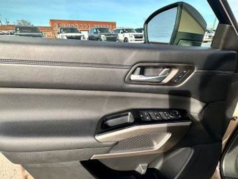 Certified 2024 Nissan Pathfinder Platinum image 24