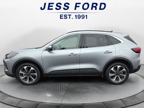 Used 2024 Ford Escape Platinum image 2