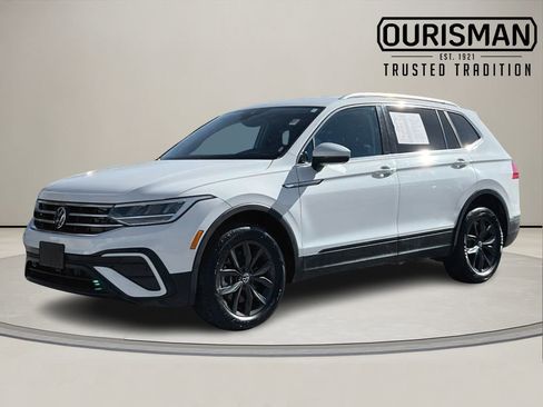 Certified 2024 Volkswagen Tiguan SE image 2