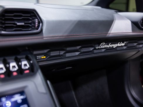 Used 2022 Lamborghini Huracan EVO RWD image 45