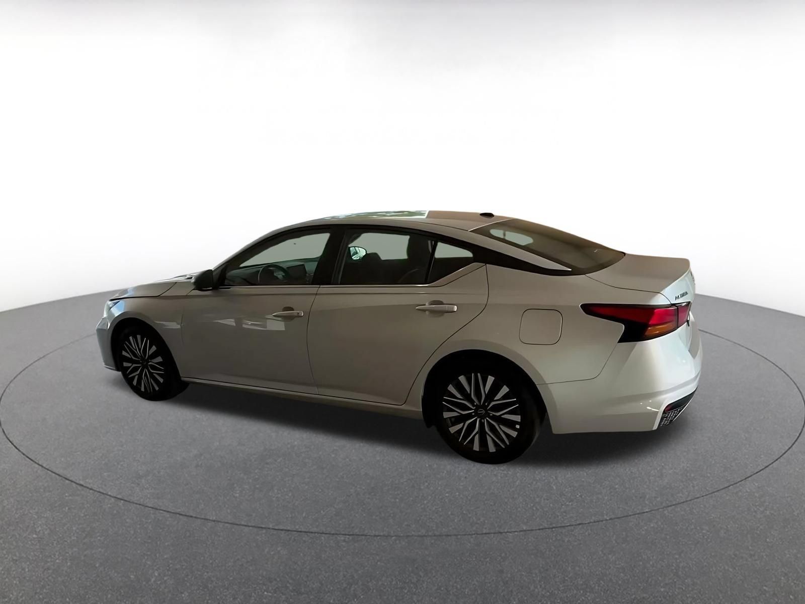 Used 2026 Nissan Altima 2.5 SV FWD image 9