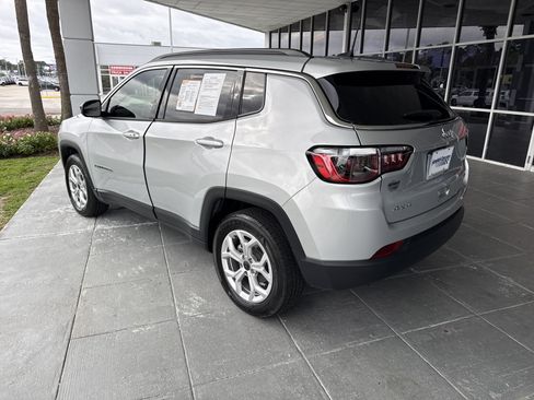 Used 2025 Jeep Compass Latitude AWD/4WD image 8