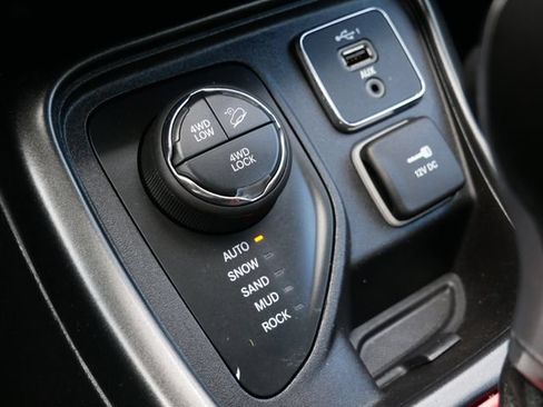 Used 2020 Jeep Compass Trailhawk w/ Cold Weather Group AWD/4WD image 19