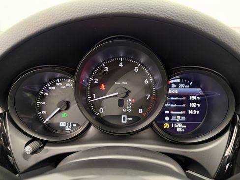 Certified 2025 Porsche Macan image 52