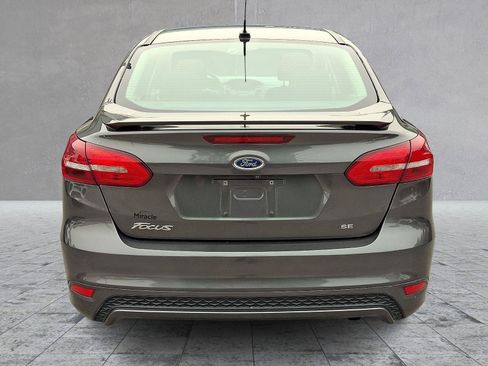 Used 2016 Ford Focus SE w/ SE Sport Package FWD image 5