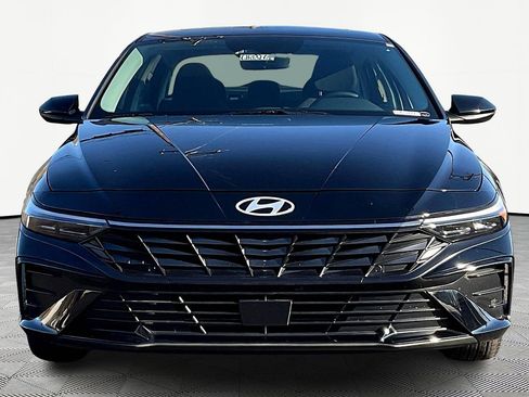 Used 2025 Hyundai Elantra SEL image 2