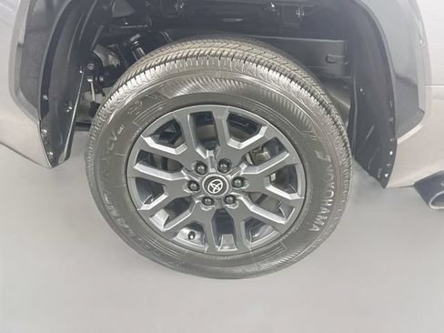 Used 2025 Toyota Tundra Platinum AWD/4WD image 32