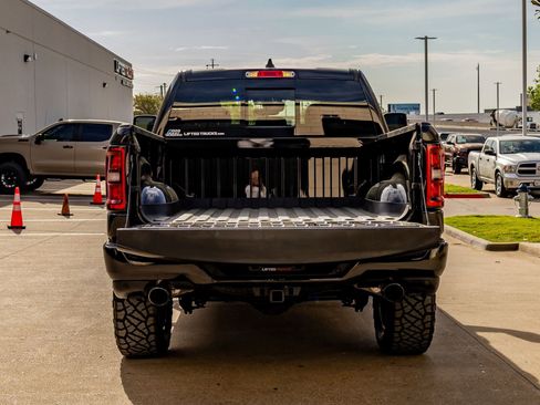 Used 2025 RAM 1500 Big Horn AWD/4WD image 9