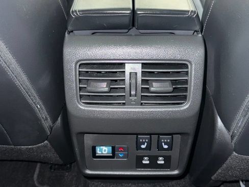 Used 2024 Nissan Rogue SL AWD/4WD image 27