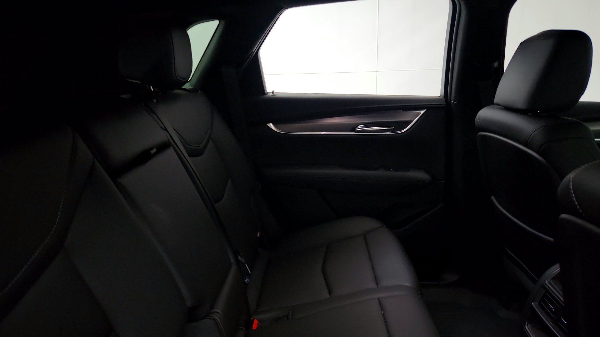 Certified 2024 Cadillac XT5 Luxury w/ LPO, Floor Liner Package AWD/4WD image 27