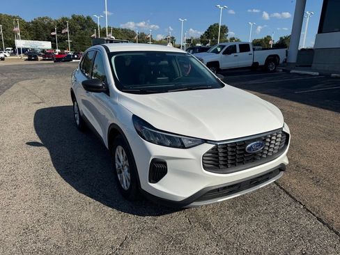 Used 2023 Ford Escape Active w/ Cold Weather Package FWD image 1