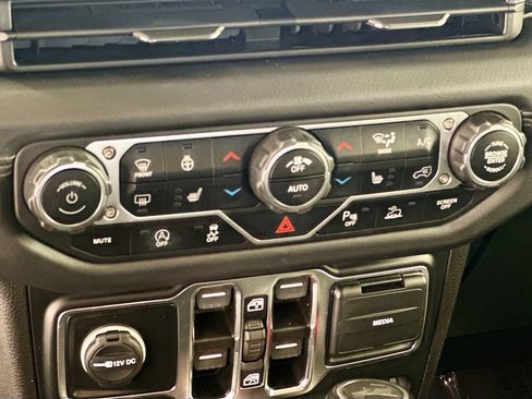 Used 2024 Jeep Wrangler Unlimited Rubicon w/ Technology Group AWD/4WD image 20