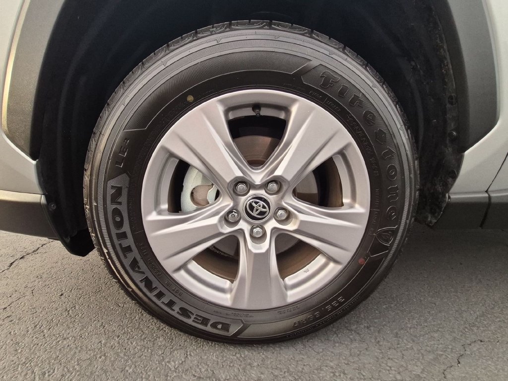 Used 2025 Toyota RAV4 XLE AWD/4WD image 9