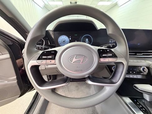 Used 2024 Hyundai Elantra SEL FWD image 40