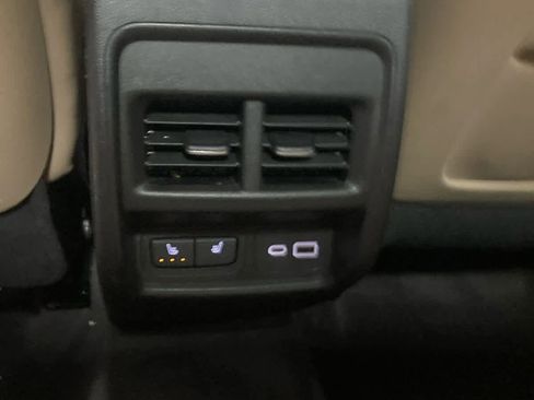 Used 2024 Cadillac XT4 Luxury w/ Cold Weather Package image 17