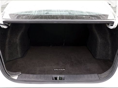 Used 2021 Nissan Versa SV image 10