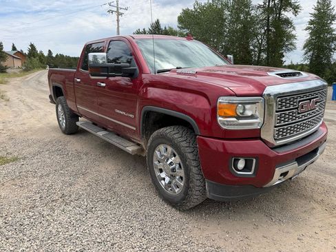 Used 2019 GMC Sierra 2500 Denali w/ Duramax Plus Package AWD/4WD image 3