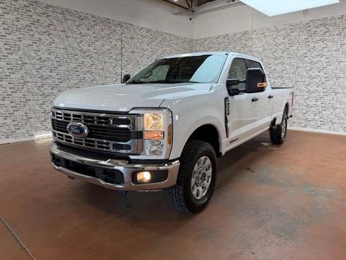 Used 2024 Ford F250 XLT AWD/4WD image 3