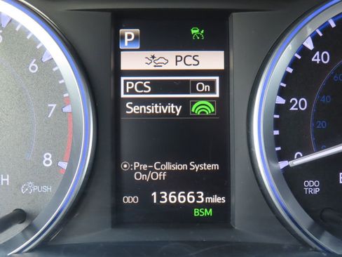 Used 2018 Toyota Highlander XLE image 17