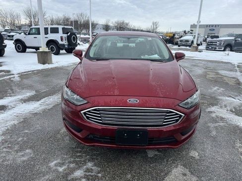 Used 2017 Ford Fusion SE image 2
