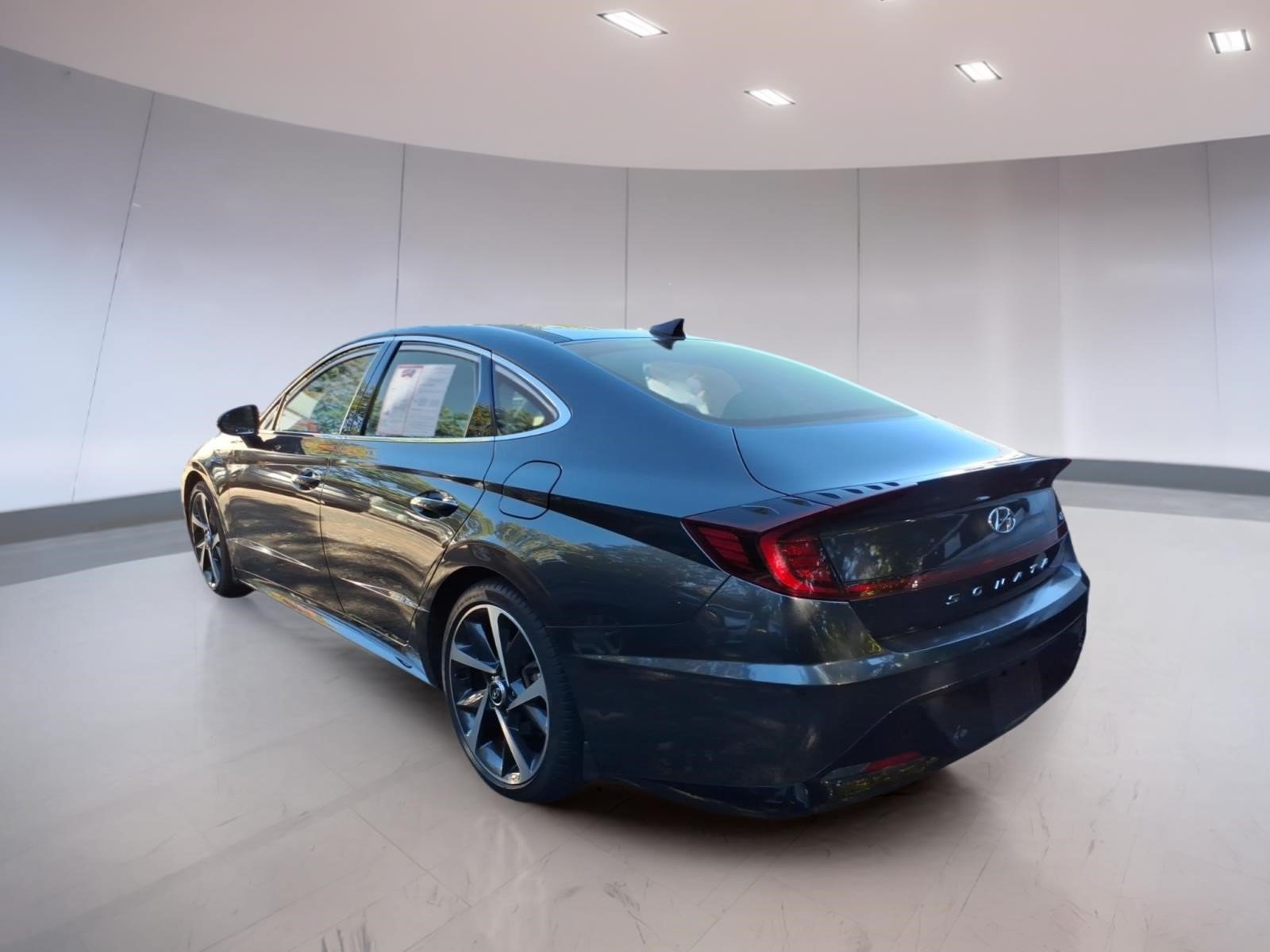 Used 2021 Hyundai Sonata SEL Plus w/ Tech Package FWD image 3