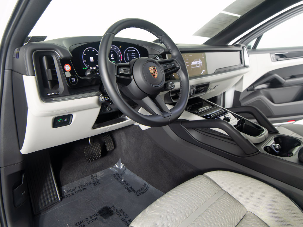 Certified 2026 Porsche Cayenne E-Hybrid Coupe AWD/4WD image 4