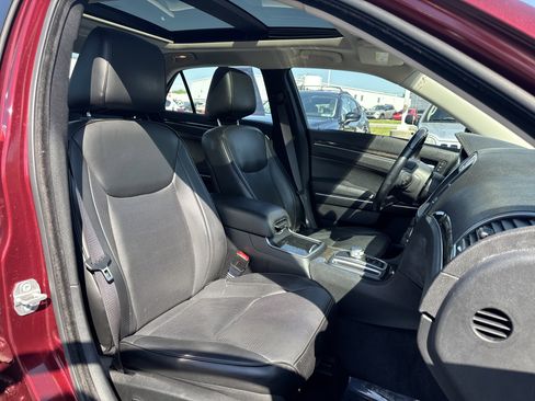 Used 2016 Chrysler 300 C RWD image 25