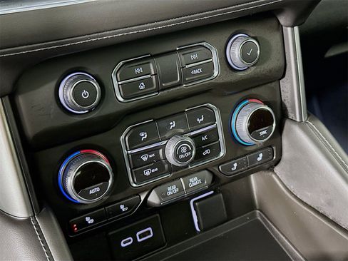 Used 2022 Chevrolet Tahoe LT w/ LT Signature Plus Package image 16