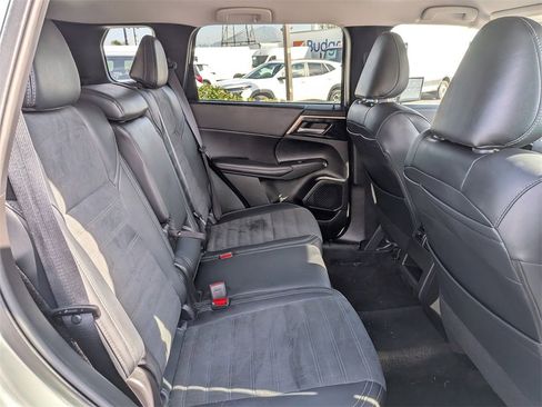 Used 2024 Mitsubishi Outlander SE image 29